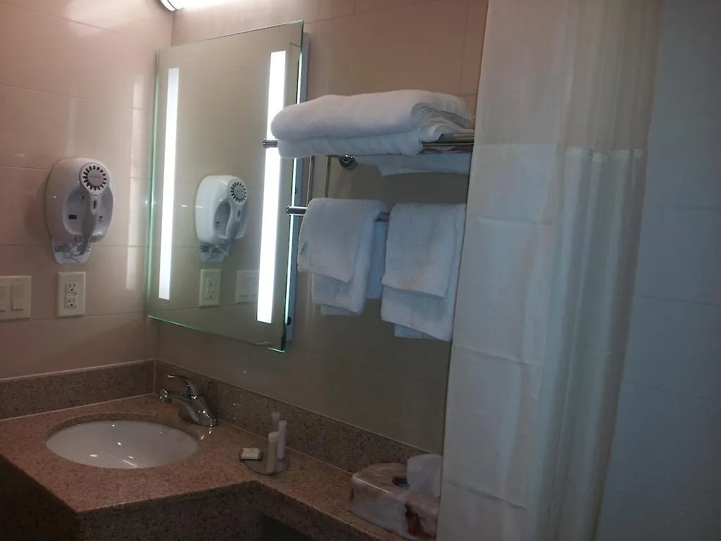 *** Hotel Howard Johnson By Wyndham Jamaica Ny Near Airtrain Jfk New York USA