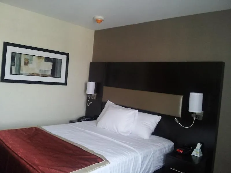 Howard Johnson By Wyndham Jamaica Ny Near Airtrain Jfk New York USA