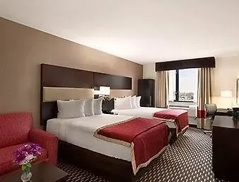 Hotel Howard Johnson By Wyndham Jamaica Ny Near Airtrain Jfk New York