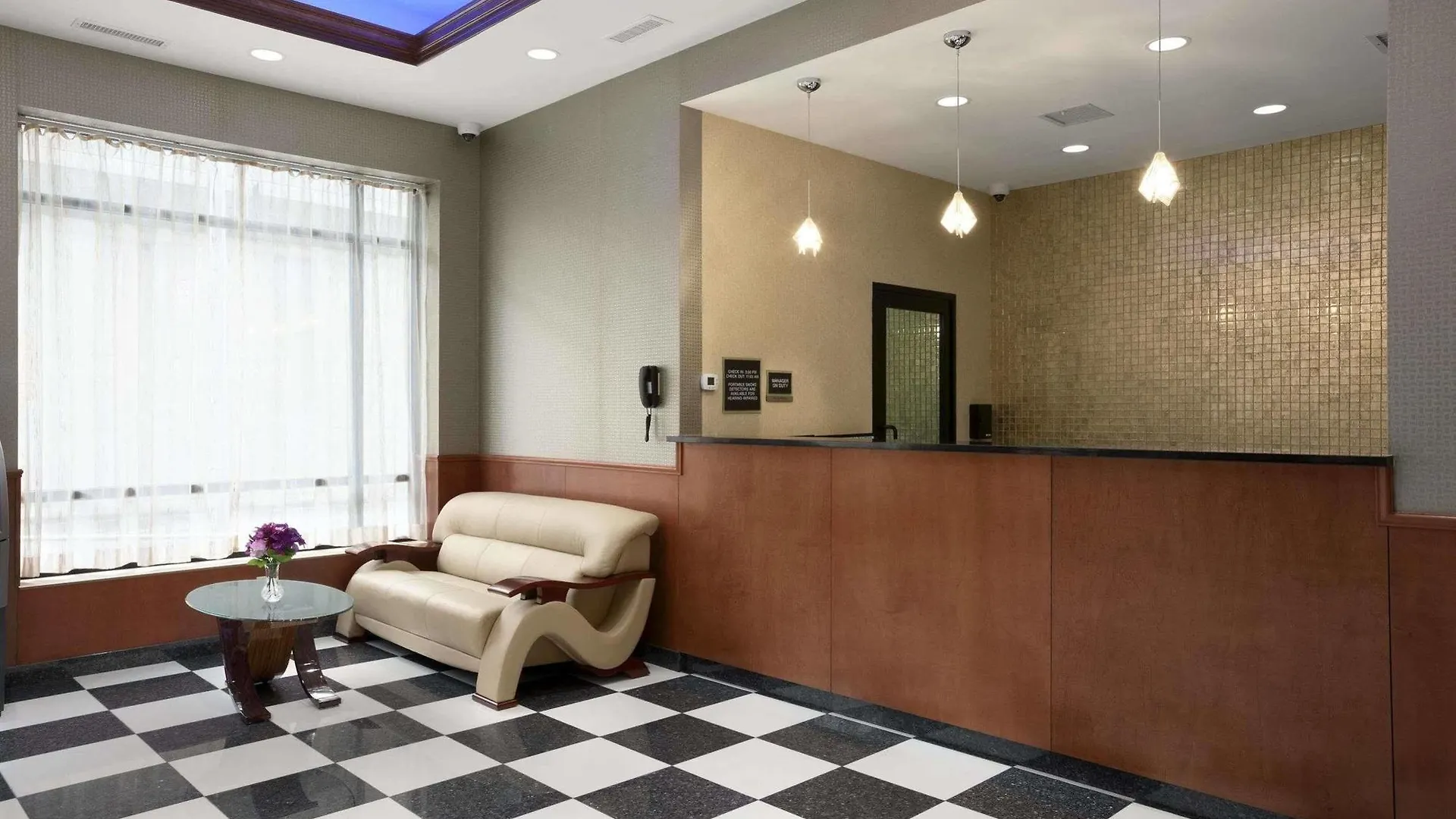 Howard Johnson By Wyndham Jamaica Ny Near Airtrain Jfk New York 3*,