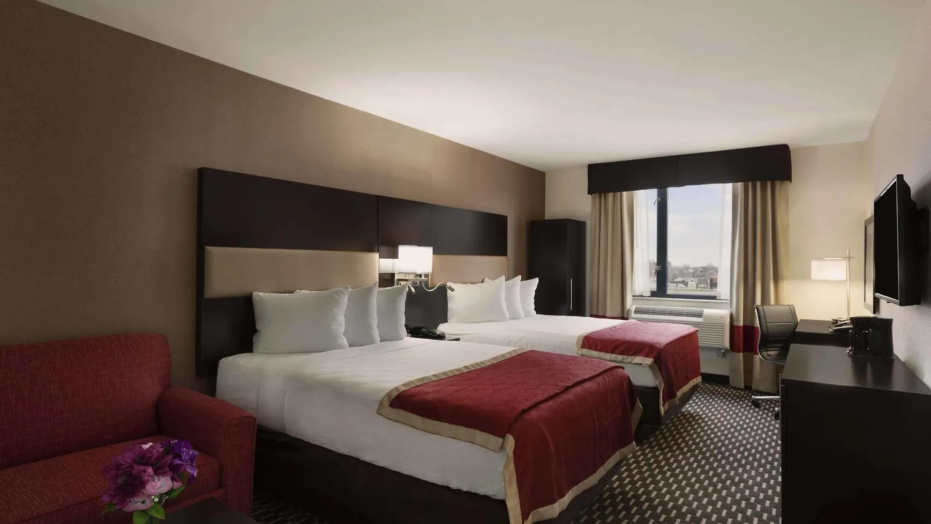 Howard Johnson By Wyndham Jamaica Ny Near Airtrain Jfk New York