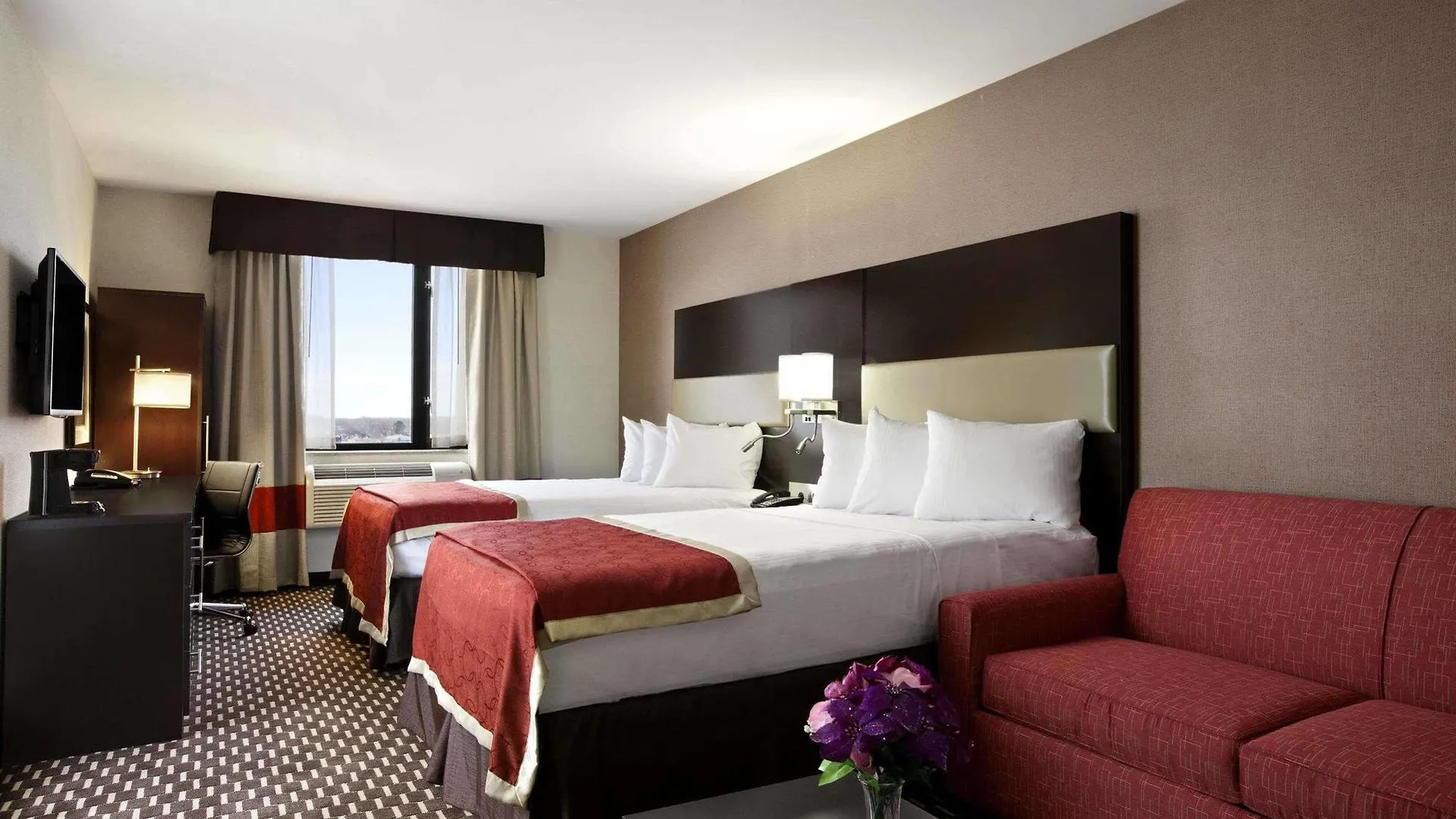 Hotel Howard Johnson By Wyndham Jamaica Ny Near Airtrain Jfk New York