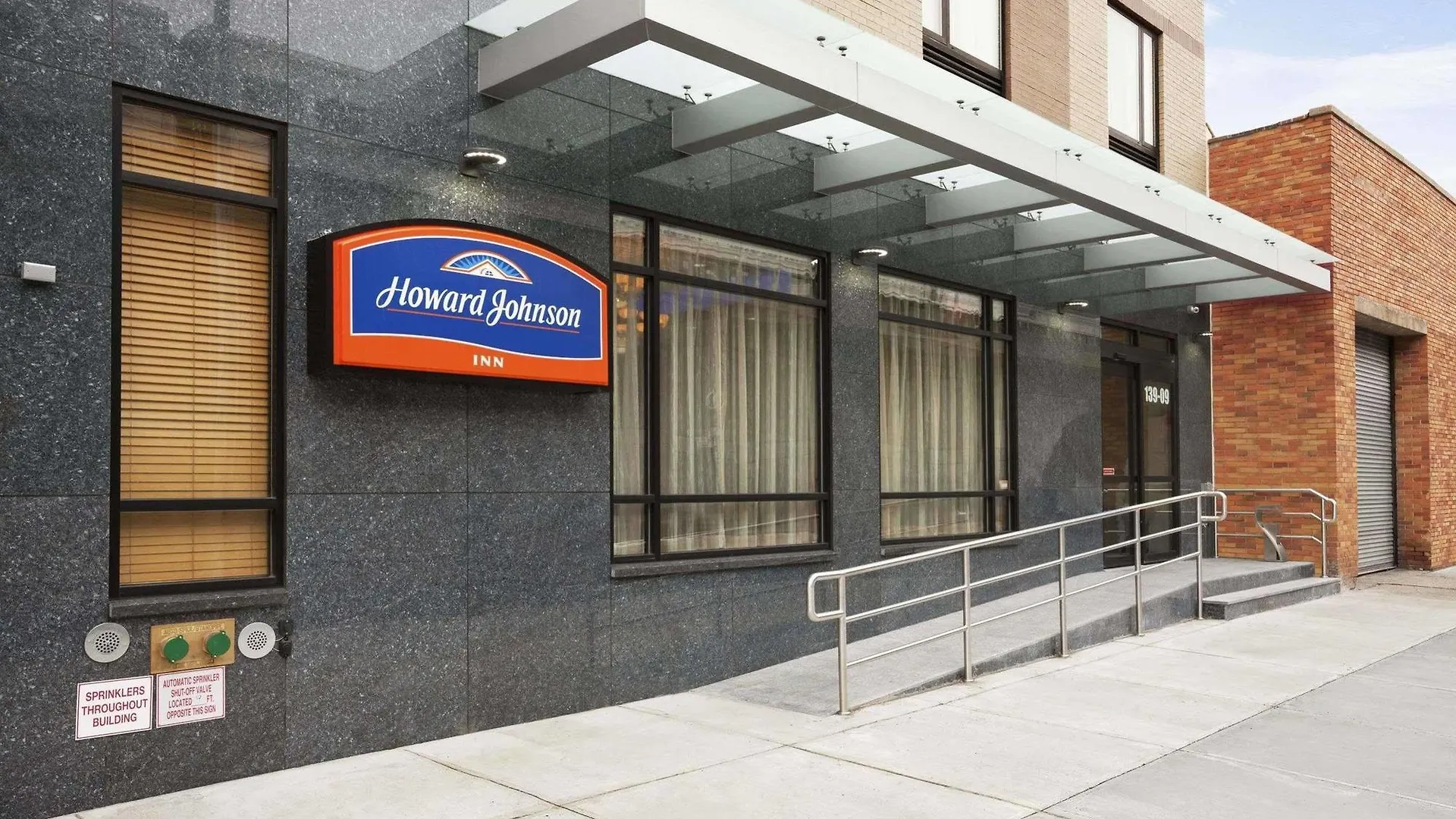 Howard Johnson By Wyndham Jamaica Ny Near Airtrain Jfk New York