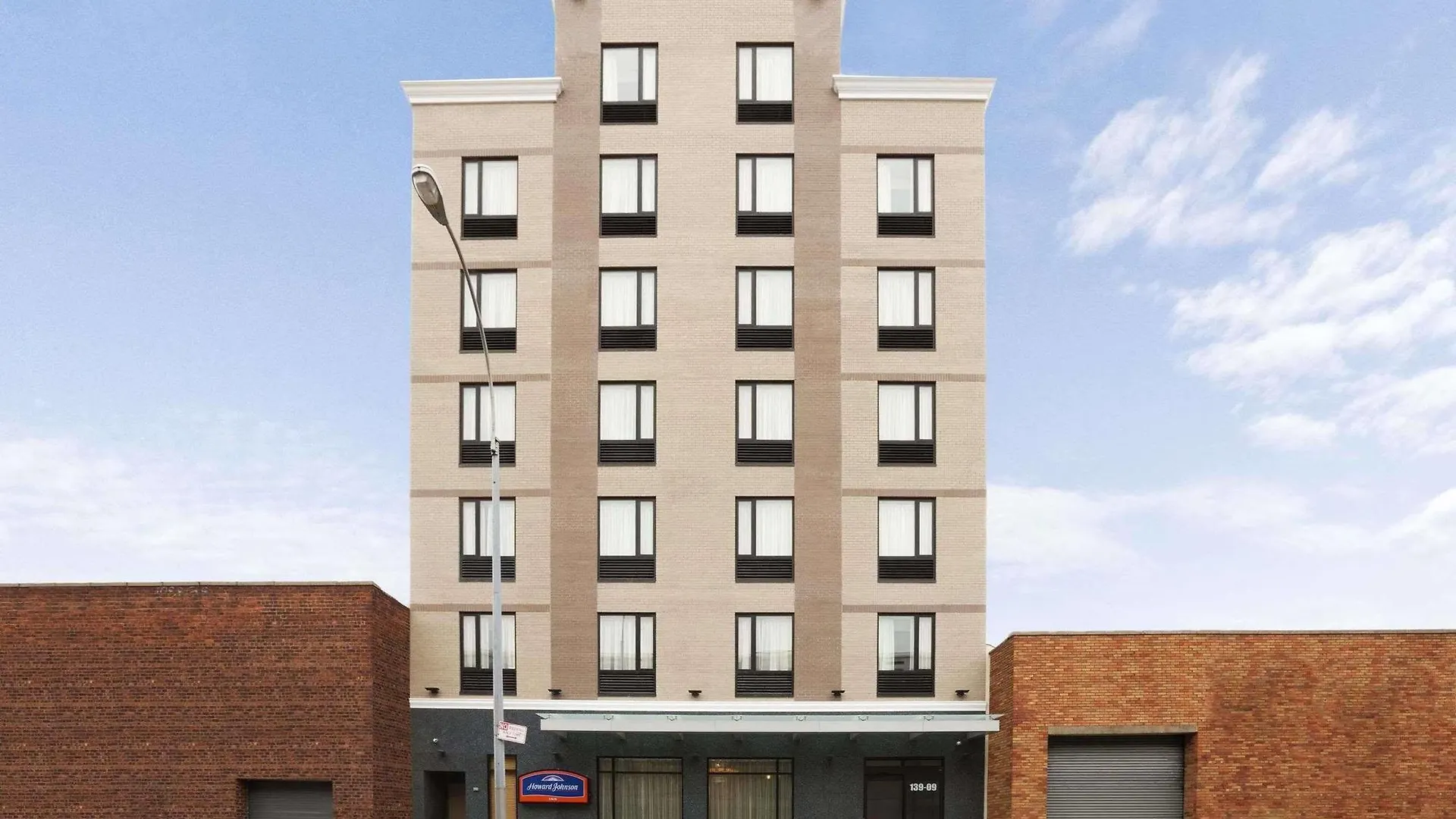 Howard Johnson By Wyndham Jamaica Ny Near Airtrain Jfk New York Hotel